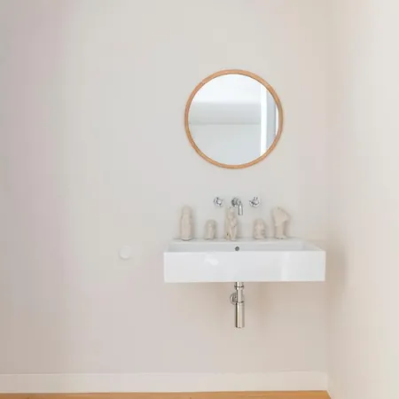 Plum Guide - Bedrock Cavern Apartment Lissabon